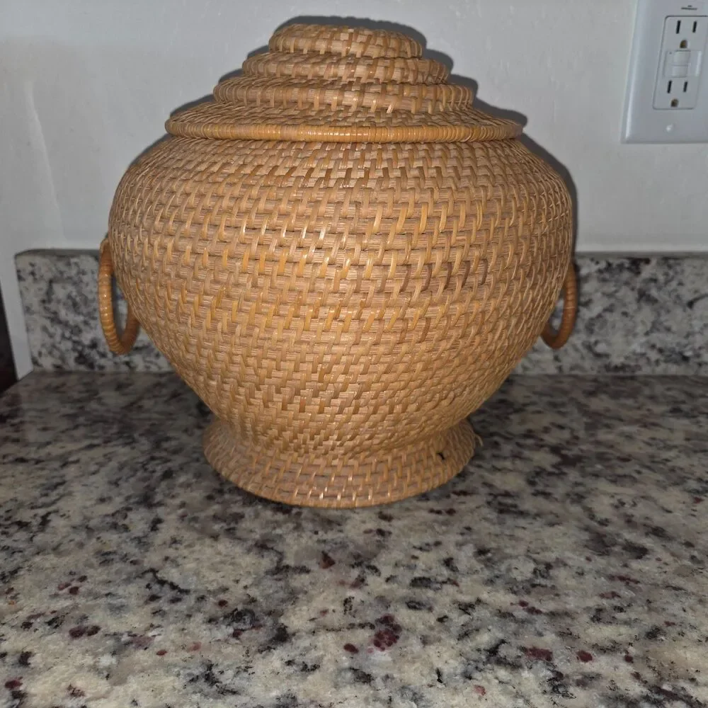 Round Rattan Wicker Basket Box with Lid Storage Decor